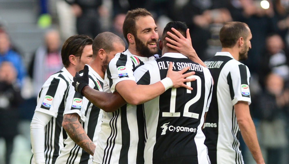 Higuaín celebrando el gol con la Juventus