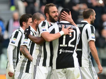 Higuaín celebrando el gol con la Juventus