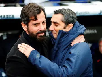 Valverde saluda a Quique Sánchez Flores Valverde saluda a Quique Sánchez Flores
