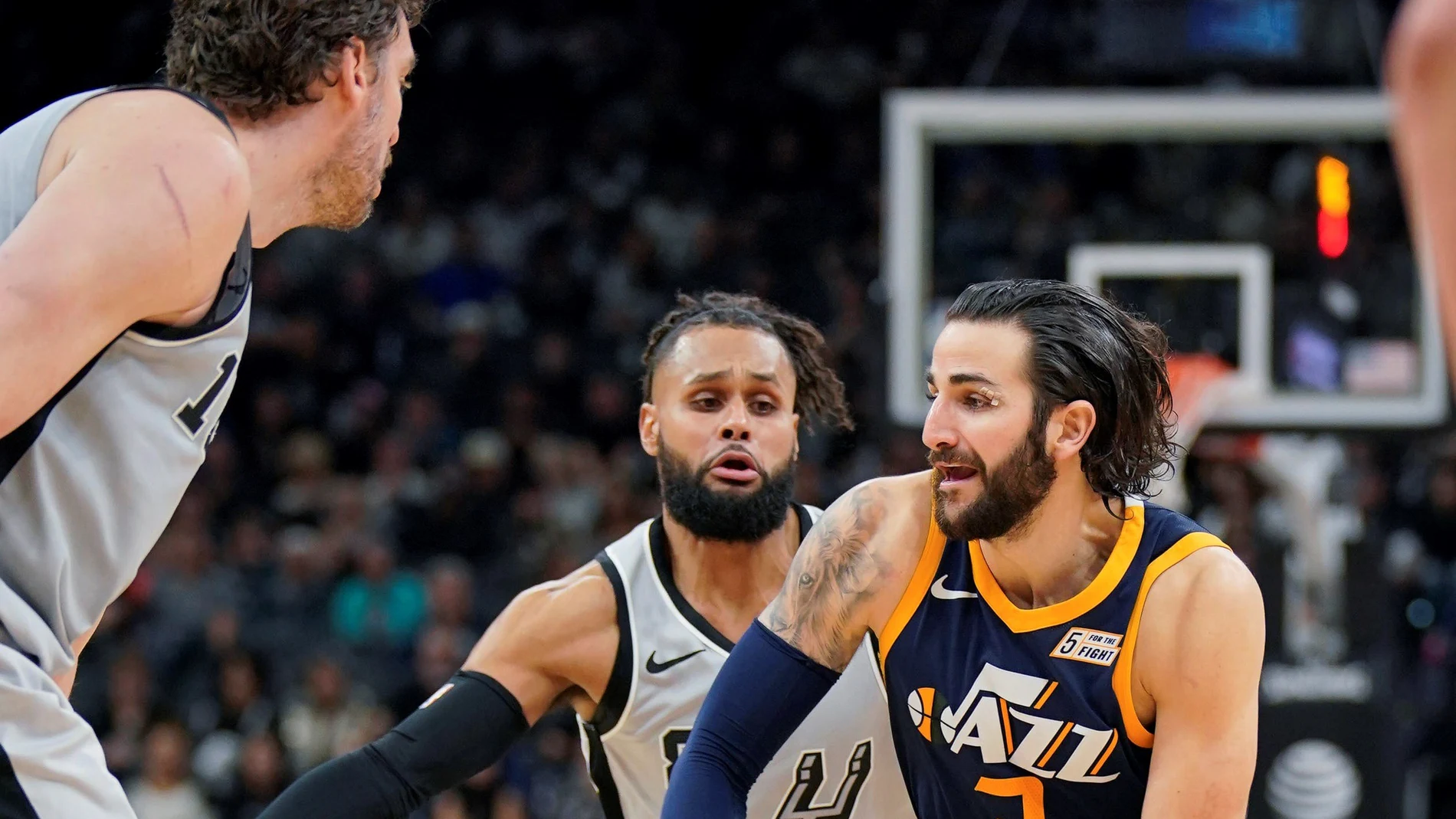 Ricky Rubio, en acción ante Pau Gasol Ricky Rubio, en acción ante Pau Gasol