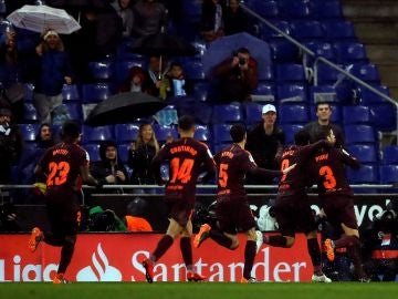 Gerard Piqué manda callar a la grada de Cornellá