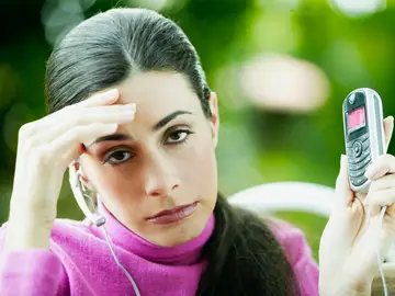 Mujer harta del teléfono Mujer harta del teléfono