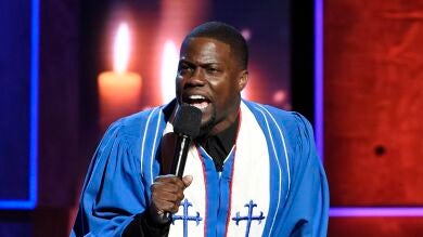Vídeo: Kevin Hart se enfrenta ebrio a la seguridad de la Super Bowl y se cuela en una entrevista en directo