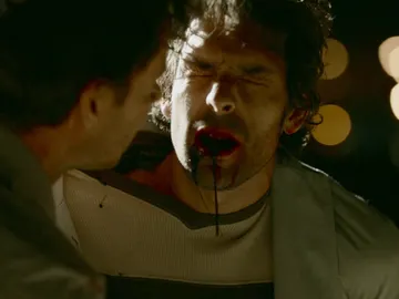 Sastre acaba con la vida de Agus tras descubrir que les ha traicionado Sastre acaba con la vida de Agus tras descubrir que les ha traicionado