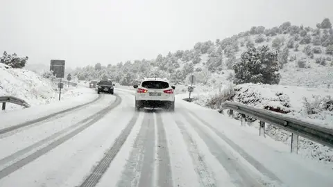 Un coche va desde Teruel a Cedrillas Un coche va desde Teruel a Cedrillas