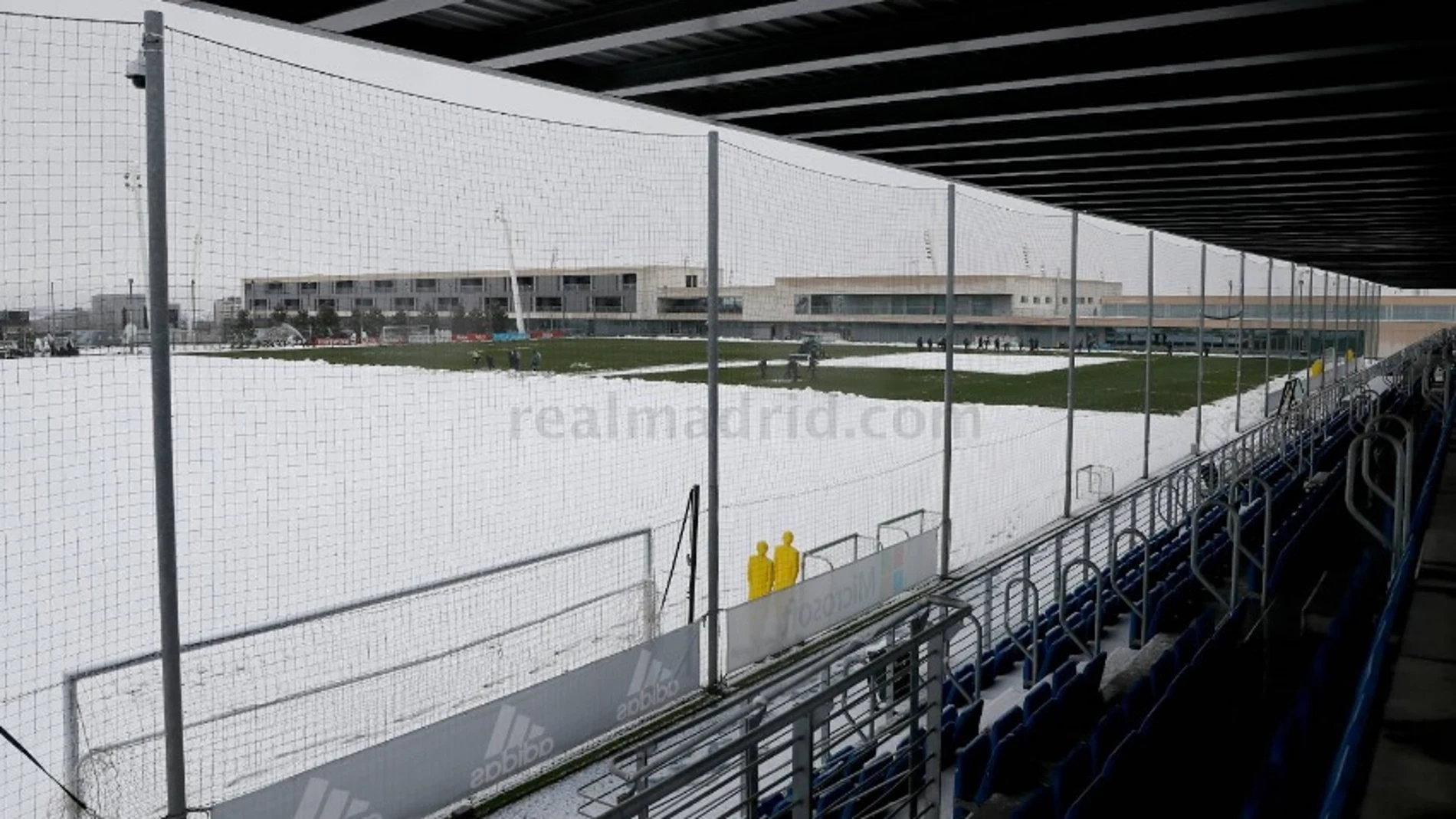 Un campo en Valdebebas cubierto por la nieve Un campo en Valdebebas cubierto por la nieve
