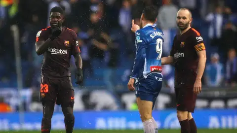 Momento de la discusión entre Umtiti y Sergio García Momento de la discusión entre Umtiti y Sergio García