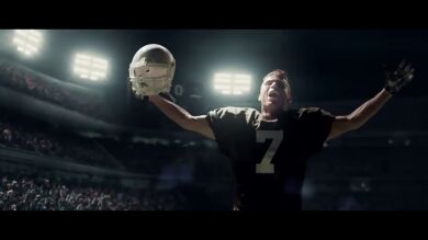 Cristiano Ronaldo se pasa al fútbol americano en este spot de la Super Bowl: 