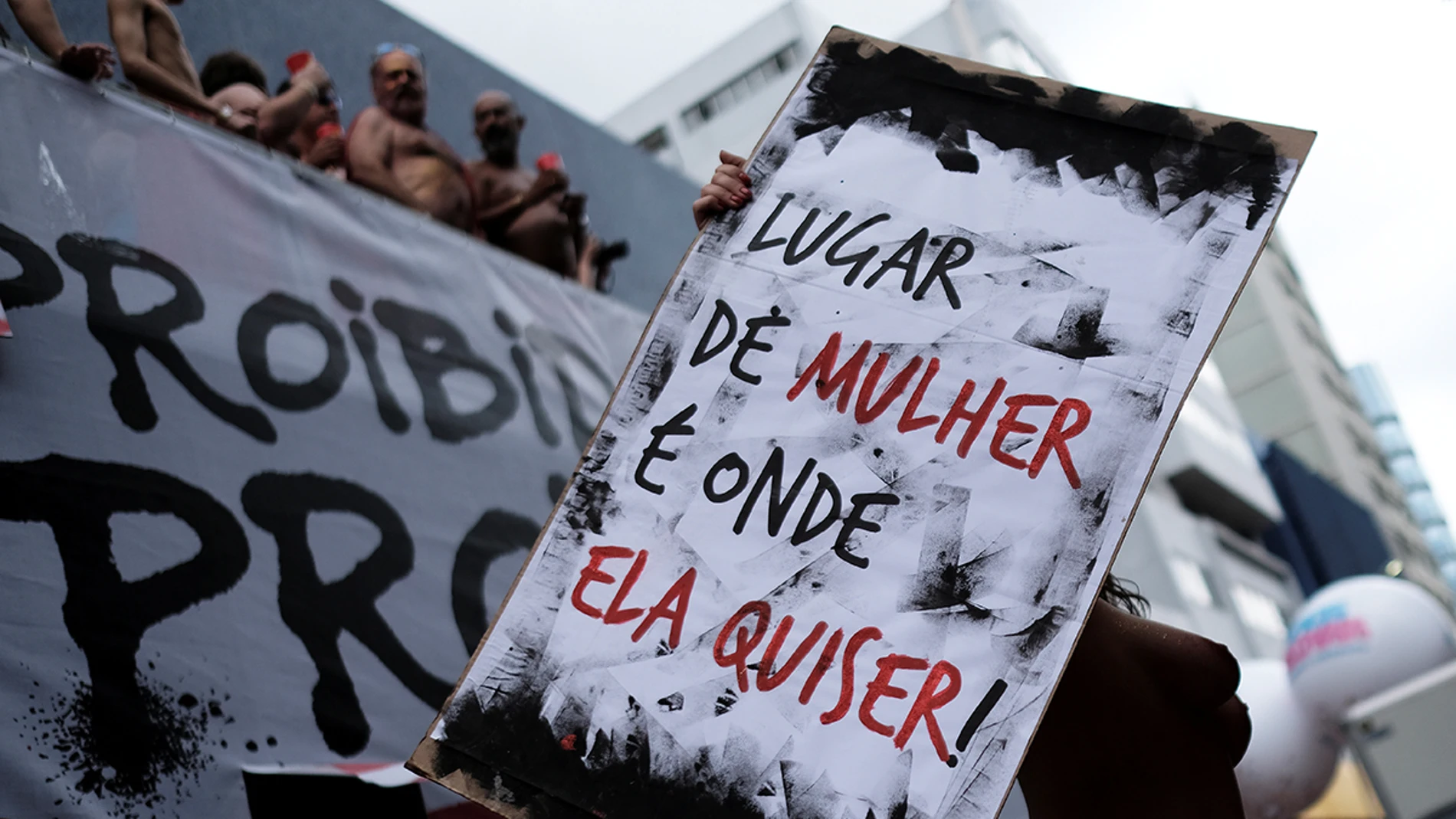 Imagen de una pancarta en la que se lee "el lugar de una mujer es donde ella quiera" Imagen de una pancarta en la que se lee "el lugar de una mujer es donde ella quiera"
