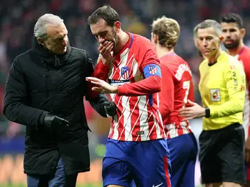 Godín, tras perder varios dientes en el partido contra el Valencia Godín, tras perder varios dientes en el partido contra el Valencia