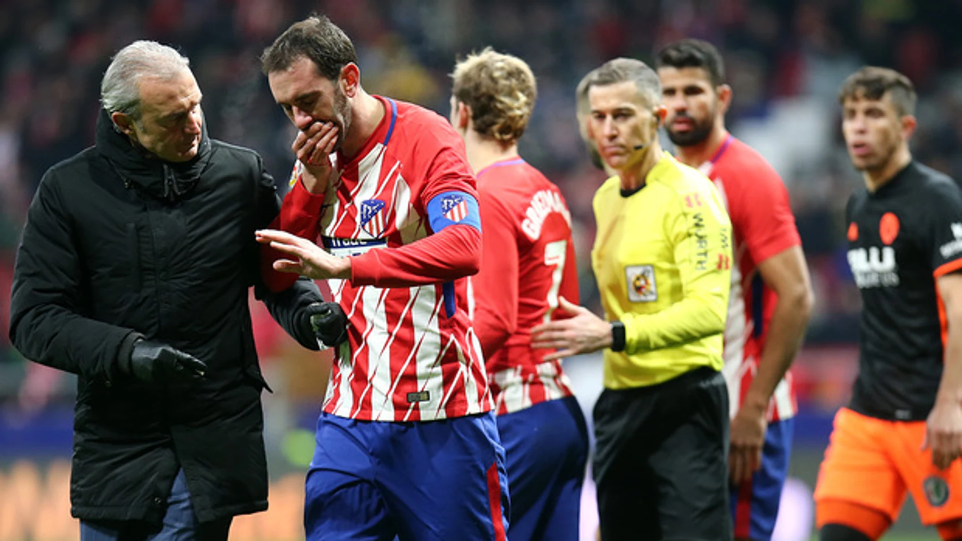 Godín, tras perder varios dientes en el partido contra el Valencia Godín, tras perder varios dientes en el partido contra el Valencia