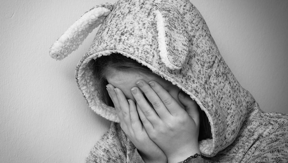 Una niña llorando
