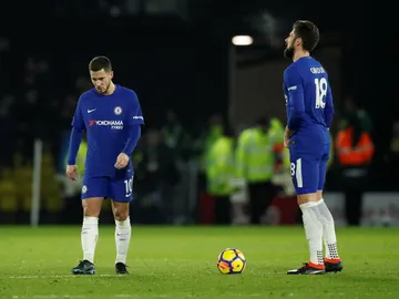 Hazard y Giroud, cabizbajos tras recibir un gol Hazard y Giroud, cabizbajos tras recibir un gol