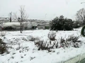 Foto de la M-40 durante el temporal de nieve Foto de la M-40 durante el temporal de nieve