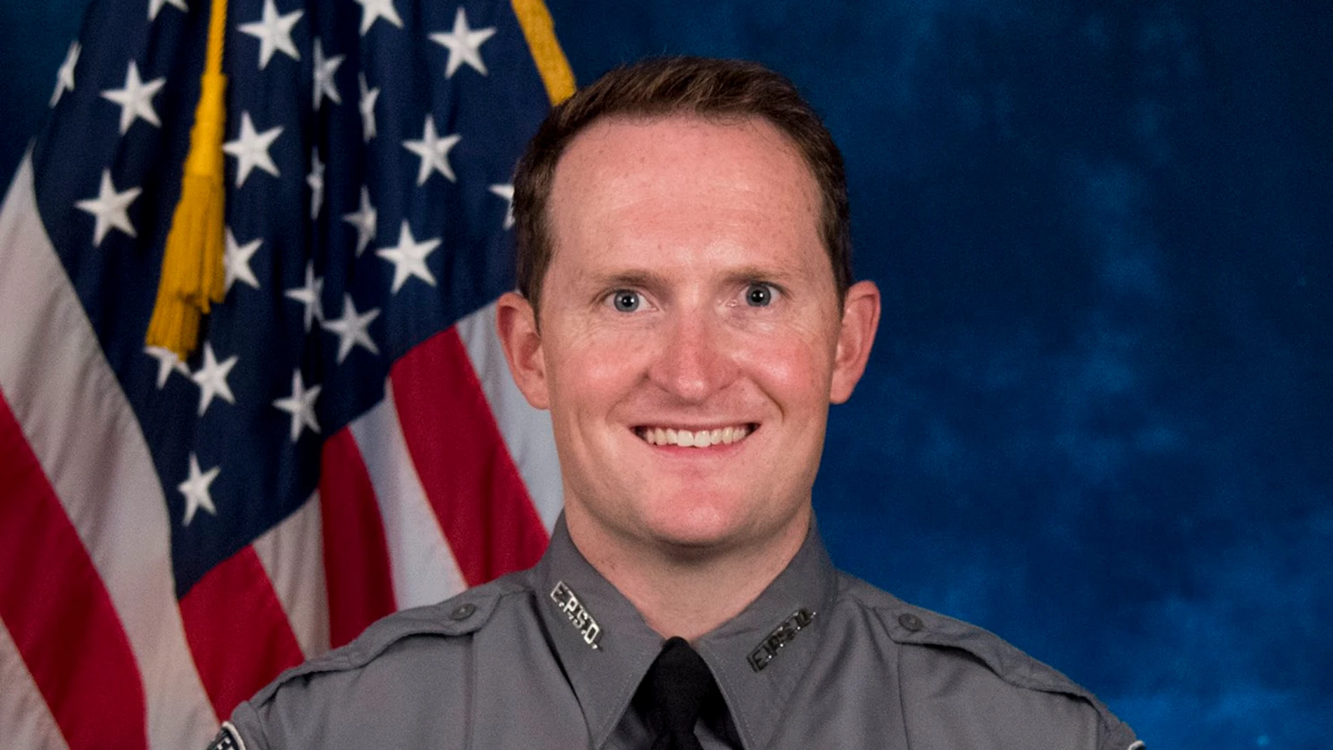 Una fotografía cedida por la oficina del Sherriff del condado de El Paso que muestra al policía Micah Flick, quien fue asesinado a tiros en Colorado Springs Una fotografía cedida por la oficina del Sherriff del condado de El Paso que muestra al policía Micah Flick, quien fue asesinado a tiros en Colorado Springs