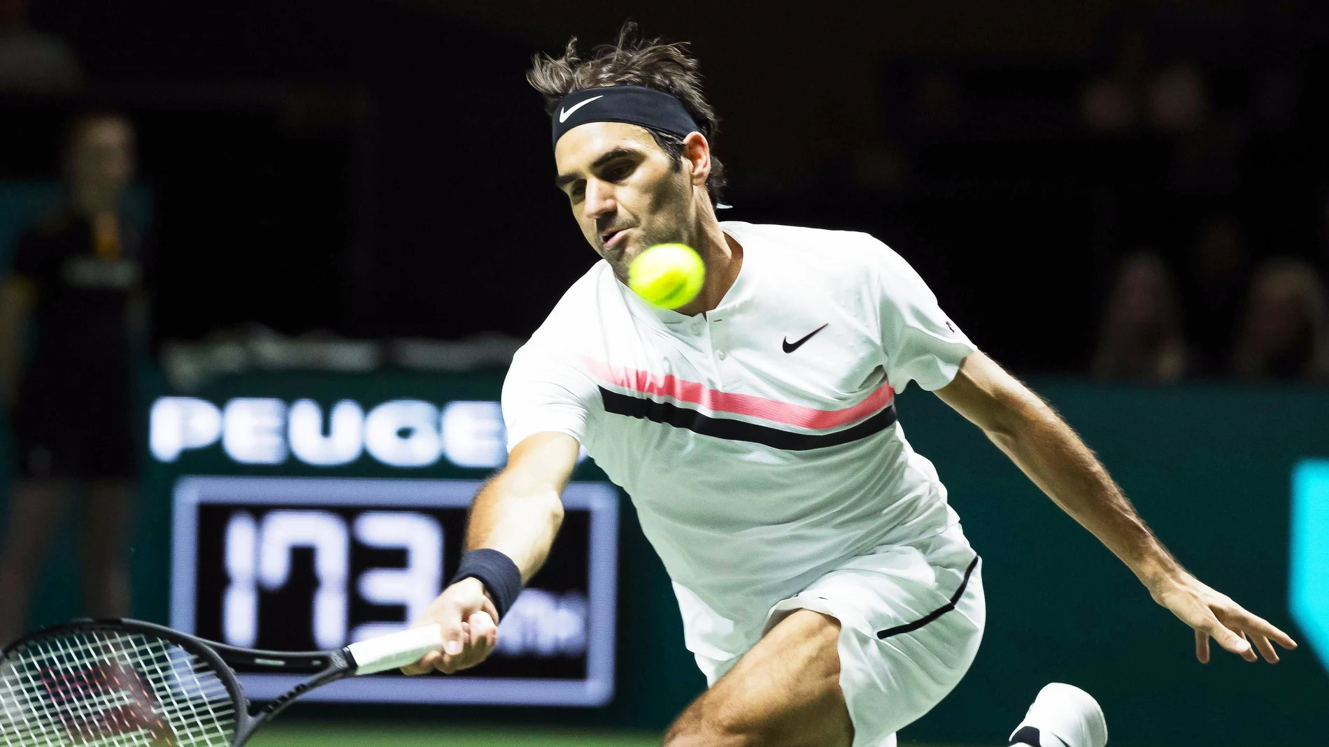 Roger Federer, en acción en el torneo de Rotterdam Roger Federer, en acción en el torneo de Rotterdam