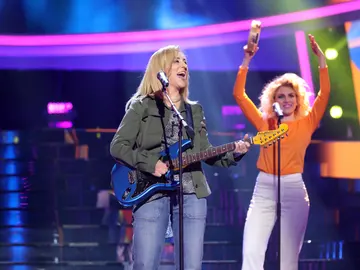 Una rockera Pepa Aniorte se hace con el bajo para interpretar ‘Tocaré’ de los Tahúres Zurdos Una rockera Pepa Aniorte se hace con el bajo para interpretar ‘Tocaré’ de los Tahúres Zurdos