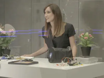 Ana Morgade nos presenta el arsenal de armas Ana Morgade nos presenta el arsenal de armas