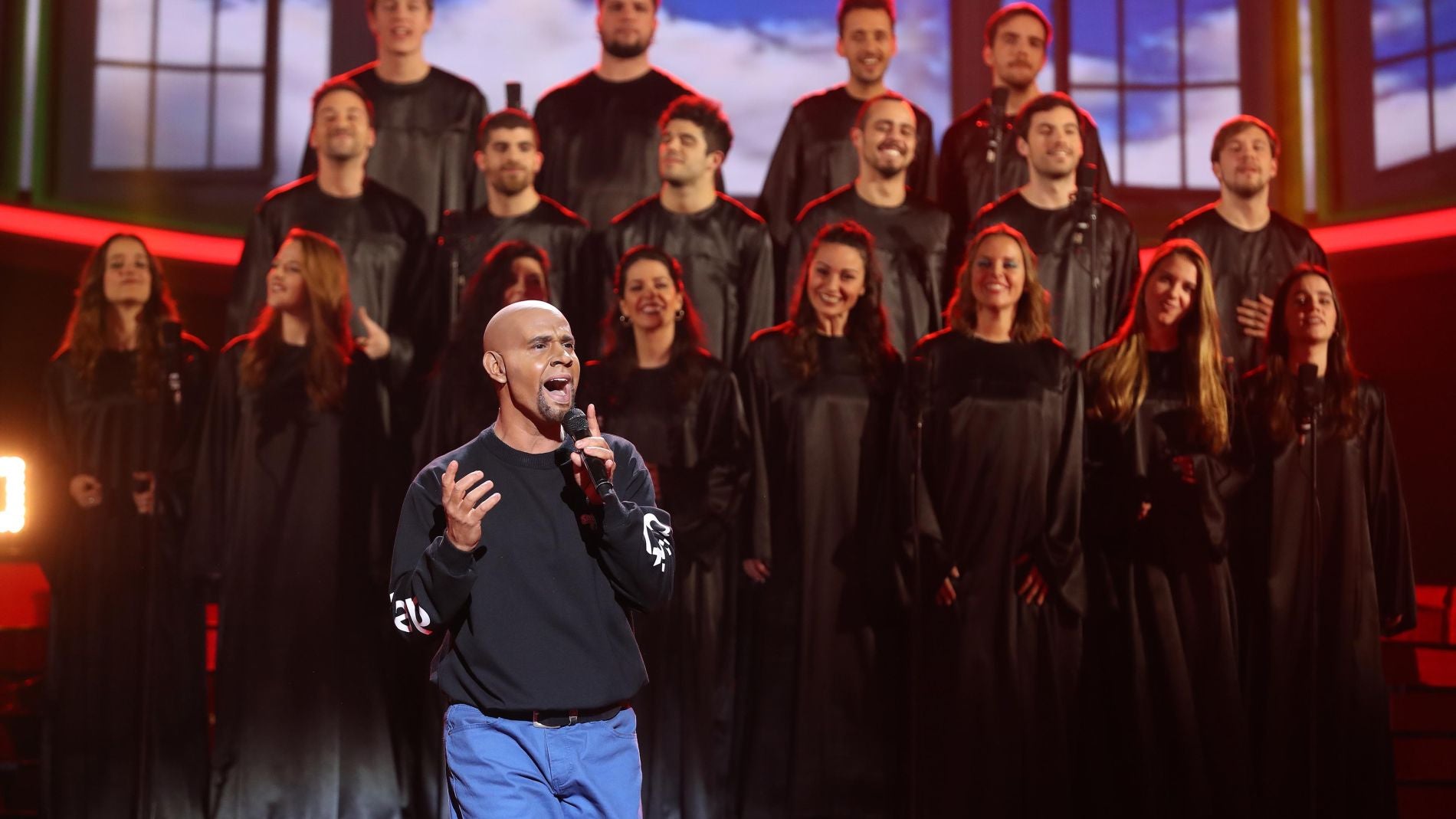 Miquel Fern&aacute;ndez vuela alto como R. Kelly con &lsquo;I believe I can fly&rsquo;