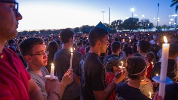 Vigilia en recuerdo de las víctimas del tiroteo en Florida