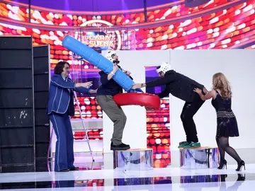 Àngel Llàcer y Lucía Jiménez se convierten en unos peculiares gladiadores Àngel Llàcer y Lucía Jiménez se convierten en unos peculiares gladiadores