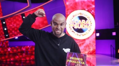 Miquel Fernández gana por séptima vez con su gran imitación como R. Kelly y se convierte en el primer finalista de ‘Tu cara me suena’