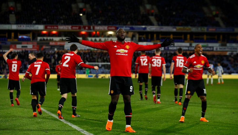 Lukaku celebrando el gol en la FA Cup