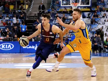 Heurtel conduce el balón en el partido ante el Gran Canaria Heurtel conduce el balón en el partido ante el Gran Canaria