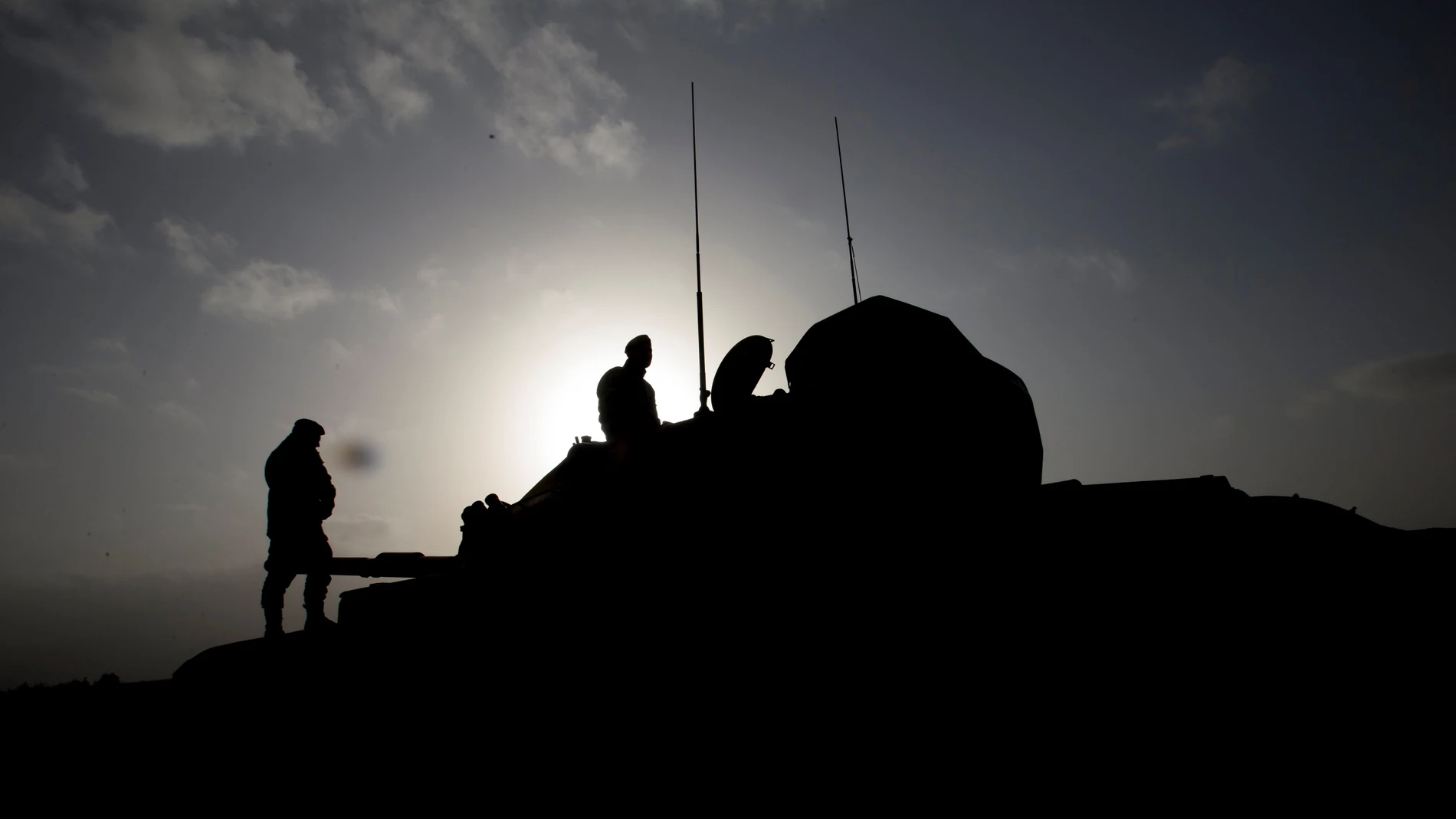 Soldados turcos junto a milicias aliadas del Ejército Libre de Siria (ELS), en el cantón kurdosirio de Afrín Soldados turcos junto a milicias aliadas del Ejército Libre de Siria (ELS), en el cantón kurdosirio de Afrín