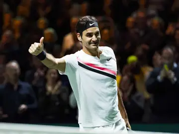 Roger Federer disputando un partido Roger Federer disputando un partido