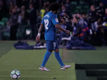 Marcelo se retira cabizbajo del campo Marcelo se retira cabizbajo del campo