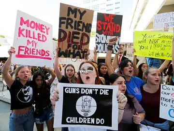 Asistentes a la concentración en Florida por un mayor control sobre el acceso a las armas Asistentes a la concentración en Florida por un mayor control sobre el acceso a las armas