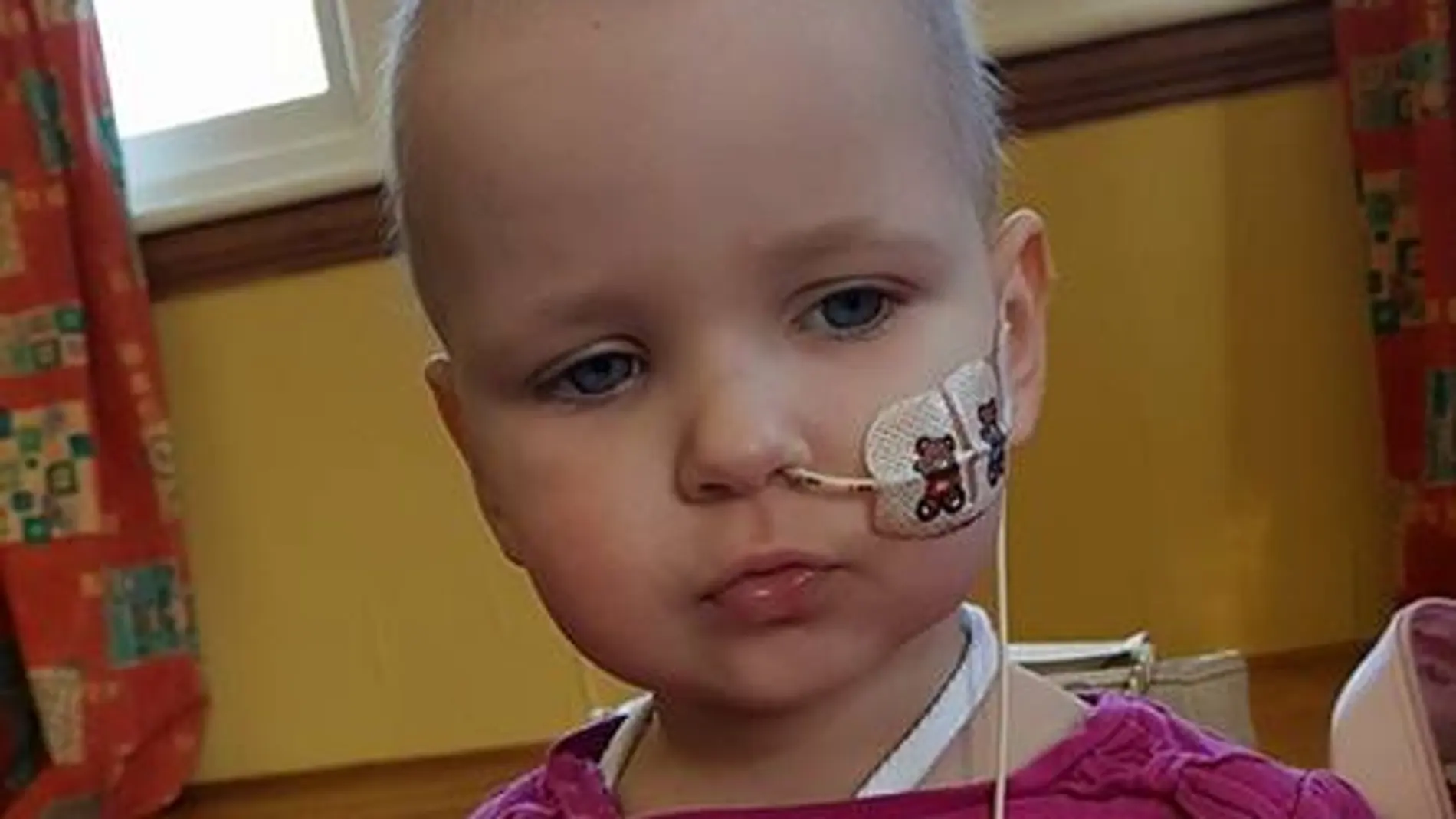 La pequeña Tazmin durante su tratamiento contra la leucemia La pequeña Tazmin durante su tratamiento contra la leucemia