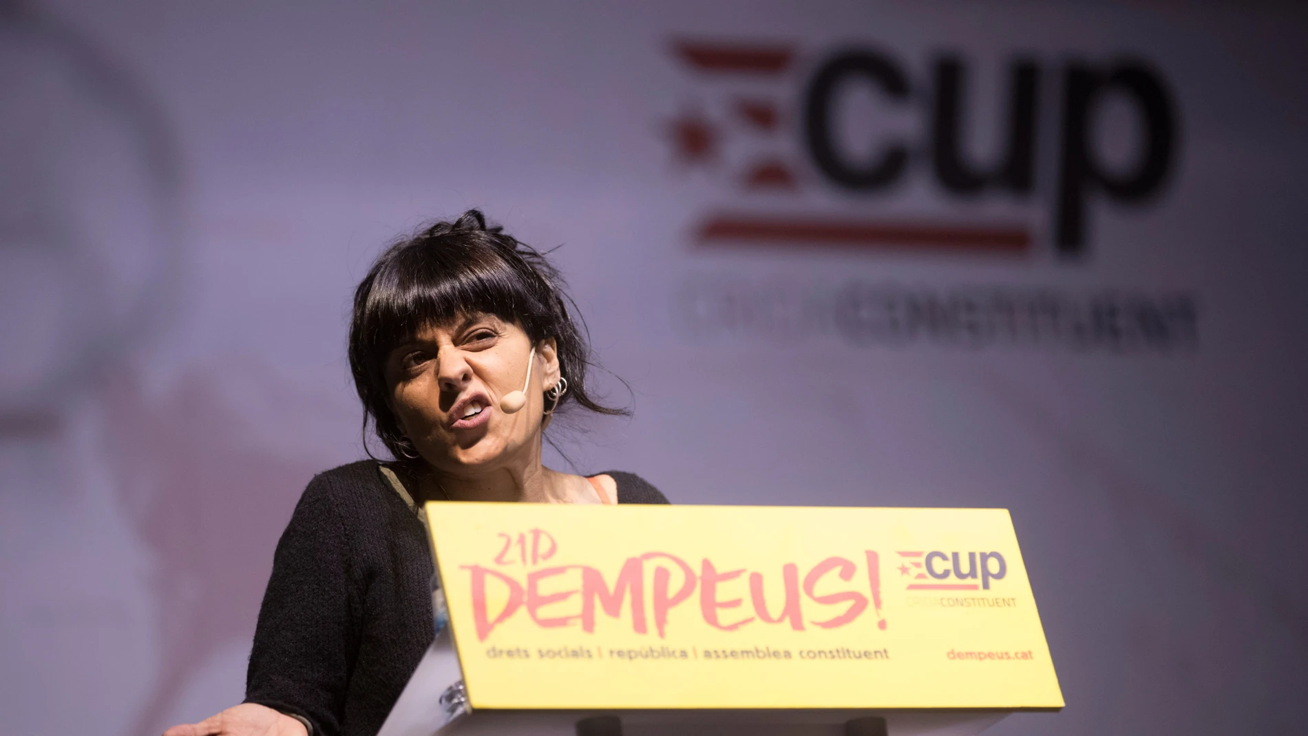 La exdiputada Anna Gabriel durante su intervención en un mitin de campaña de la CUP en Barcelona La exdiputada Anna Gabriel durante su intervención en un mitin de campaña de la CUP en Barcelona
