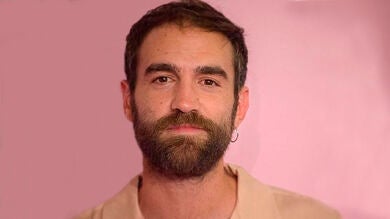 La cariñosa primera imagen de Jon Plazaola junto a su nueva compañera en la cuarta temporada de 'Allí abajo'