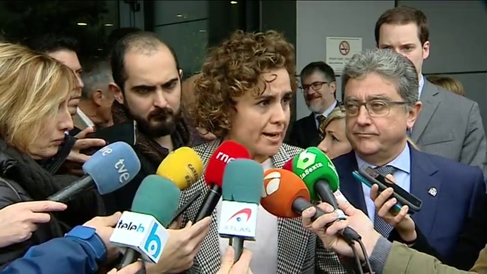 Montserrat asegura que habrá casilla para elegir el idioma en Cataluña y Educación señala que se trata de una 