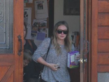 Hilary Duff muy afectada tras llevar a uno de sus perros a urgencias Hilary Duff muy afectada tras llevar a uno de sus perros a urgencias