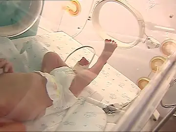 Dos doctoras del Hospital La Fe de Valencia han recuperado más de mil bebés que nacieron pesando menos de un kilo Dos doctoras del Hospital La Fe de Valencia han recuperado más de mil bebés que nacieron pesando menos de un kilo