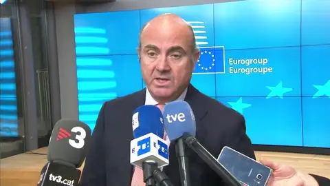 De Guindos asegura que presentará su dimisión como ministro de Economía "en los próximos días" De Guindos asegura que presentará su dimisión como ministro de Economía "en los próximos días"