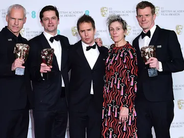 Frances McDormand y el resto del equipo de 'Tres anuncios en las afueras' Frances McDormand y el resto del equipo de 'Tres anuncios en las afueras'