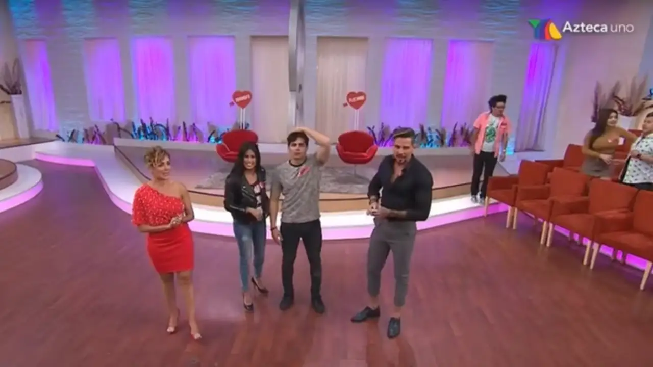 Momento en el que desalojan el plató de 'Enamorándonos'