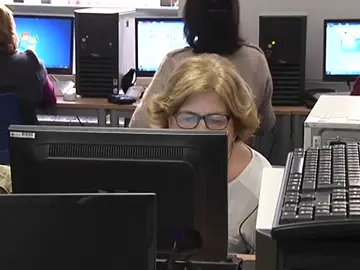 Los mayores llegan a las redes sociales... y los jóvenes salen huyendo Los mayores llegan a las redes sociales... y los jóvenes salen huyendo