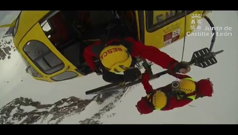 Complicado rescate de un montañero en el pico medio día, León 