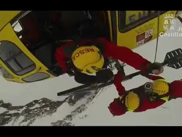 Complicado rescate de un montañero en el pico medio día, León Complicado rescate de un montañero en el pico medio día, León