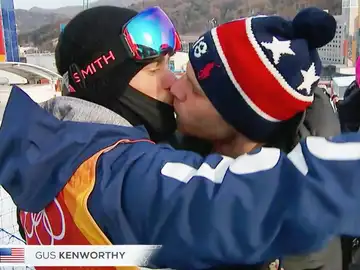 Gus Kenworthy besa a su novio durante los Juegos de Invierno Gus Kenworthy besa a su novio durante los Juegos de Invierno