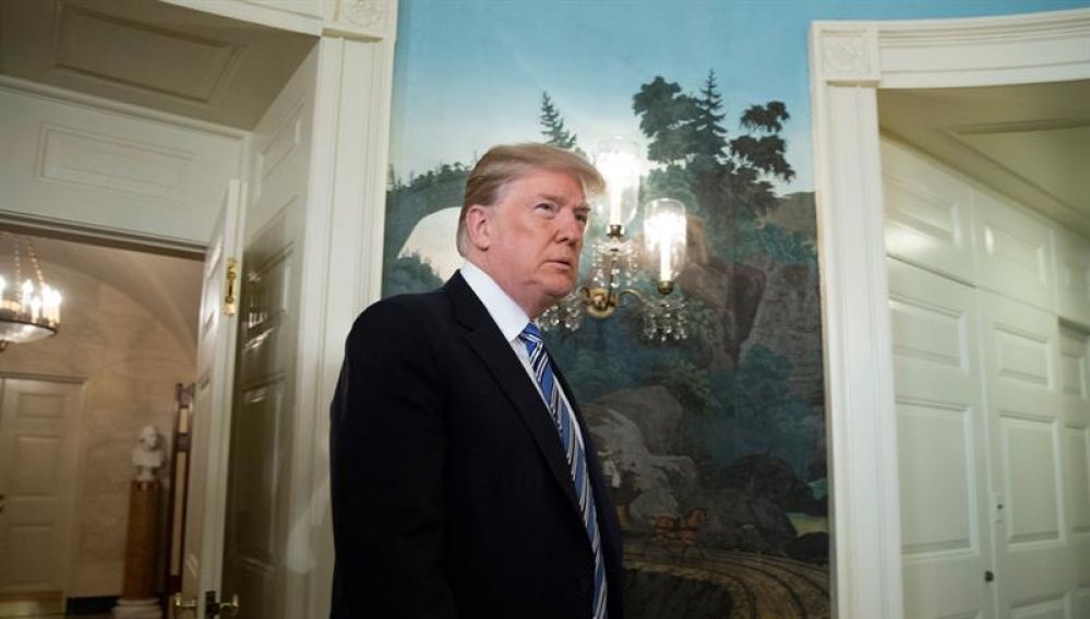 Detienen a un conductor de la caravana presidencial de Trump por portar un arma