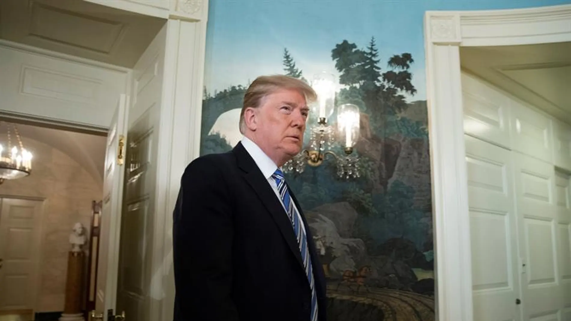 Detienen a un conductor de la caravana presidencial de Trump por portar un arma Detienen a un conductor de la caravana presidencial de Trump por portar un arma