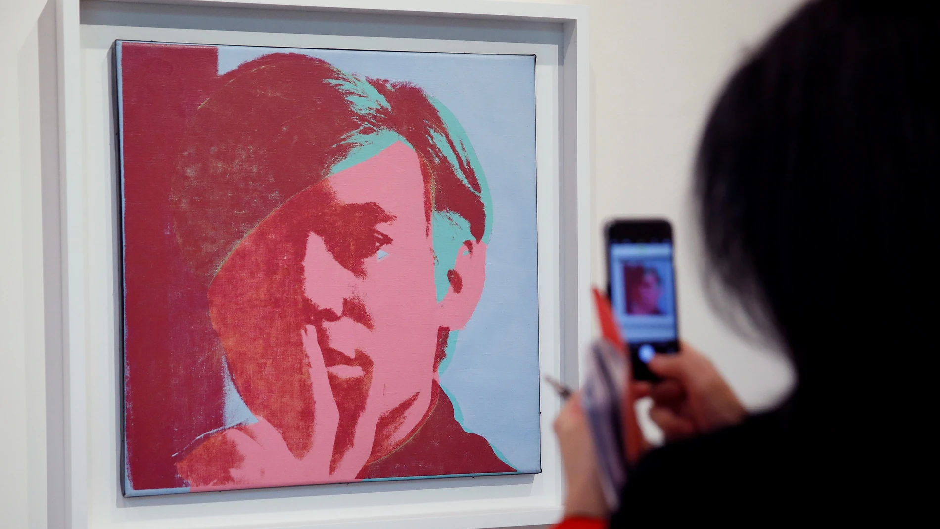 Vista de un autorretrato del artista estadounidense Andy Warhol Vista de un autorretrato del artista estadounidense Andy Warhol