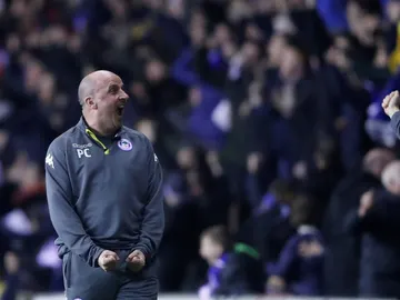 Paul Cook, entrenador del Wigan, celebra la victoria ante el City Paul Cook, entrenador del Wigan, celebra la victoria ante el City