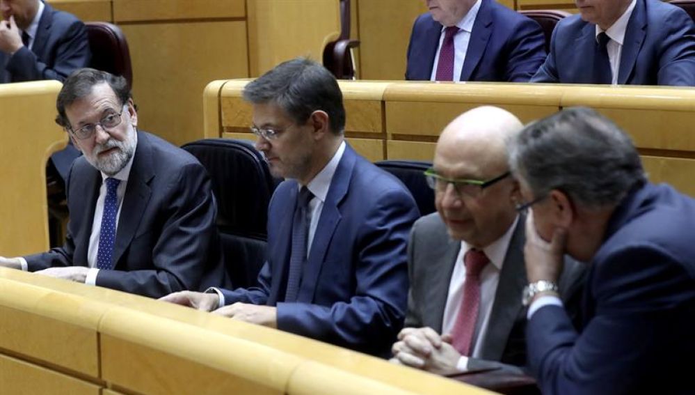Rajoy junto a Catalá, Montoro y Zoido en el Senado
